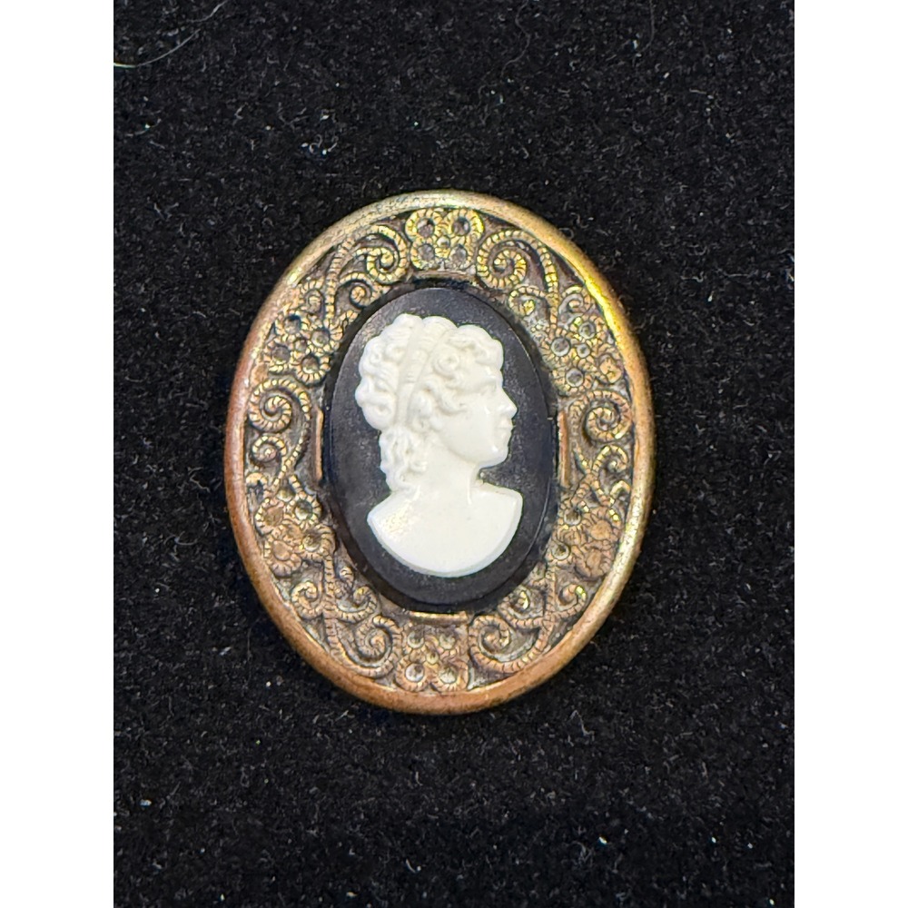 Vintage Robbins Co Attleboro Cameo Brooch Gold Tone Filigree Ornate Oval Pin